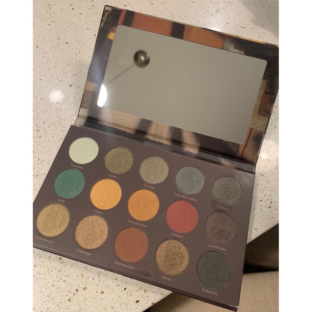 • Nomad Berlin Underground Palette •